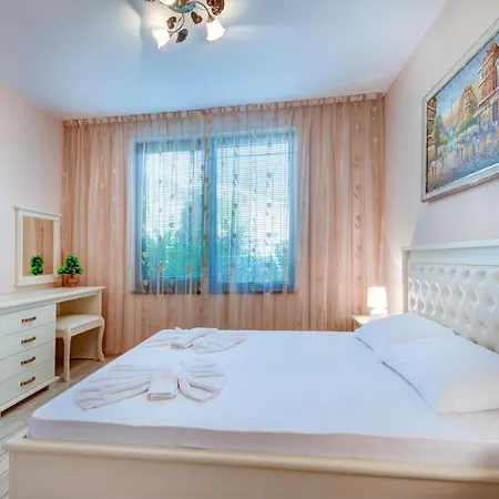 Artur Vip Club Aparthotel 4*