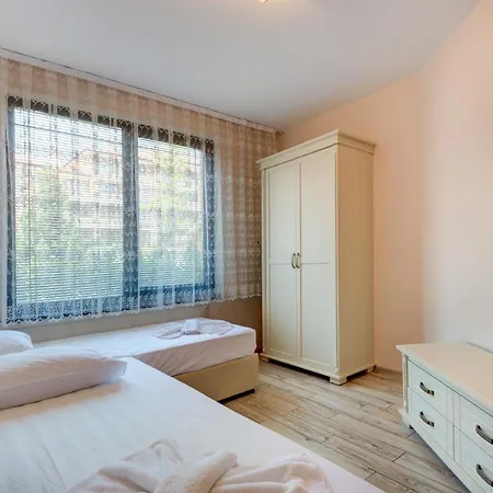 Artur Vip Club Aparthotel 4*